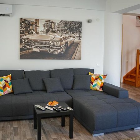 Penthouse With Huge Rooftop & Amazing City View Bukarest Kültér fotó