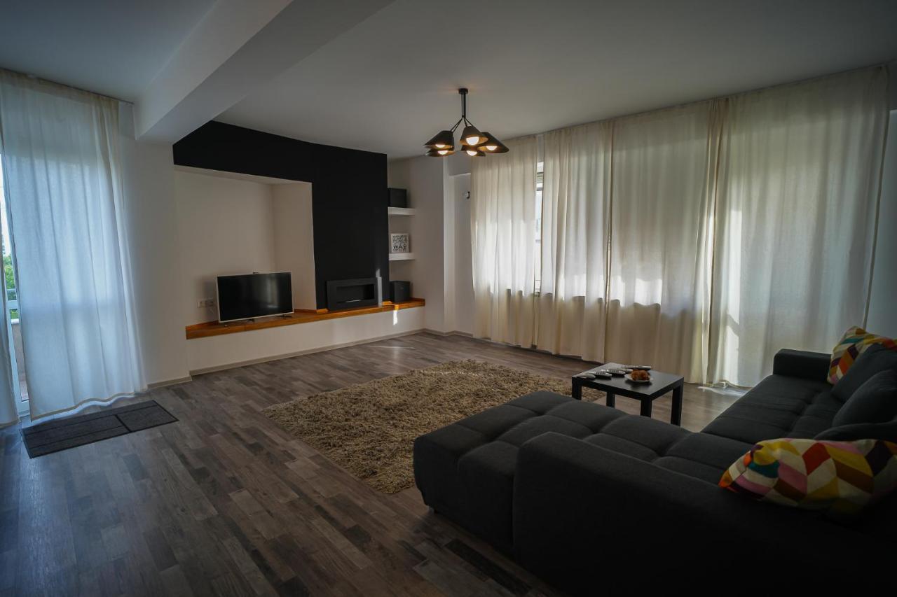 Penthouse With Huge Rooftop & Amazing City View Bukarest Kültér fotó