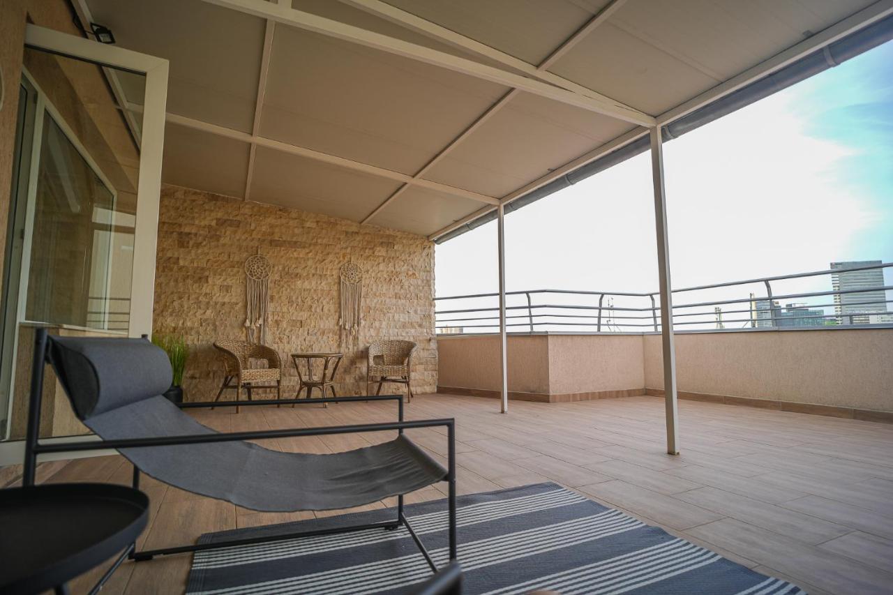 Penthouse With Huge Rooftop & Amazing City View Bukarest Kültér fotó