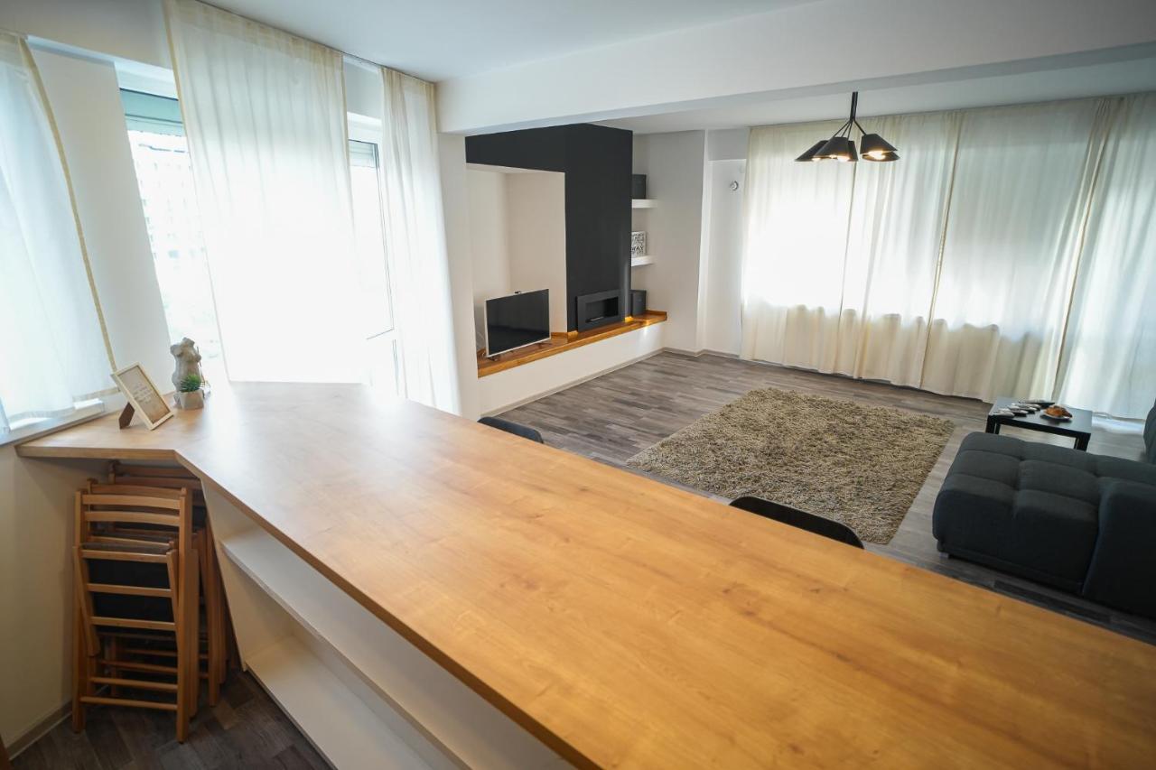 Penthouse With Huge Rooftop & Amazing City View Bukarest Kültér fotó