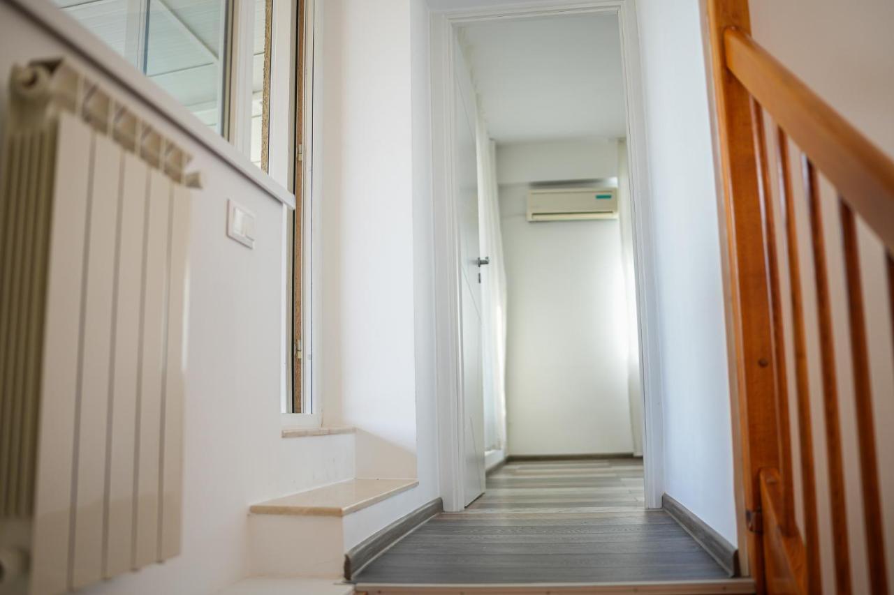 Penthouse With Huge Rooftop & Amazing City View Bukarest Kültér fotó