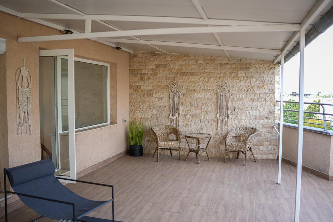 Penthouse With Huge Rooftop & Amazing City View Bukarest Kültér fotó