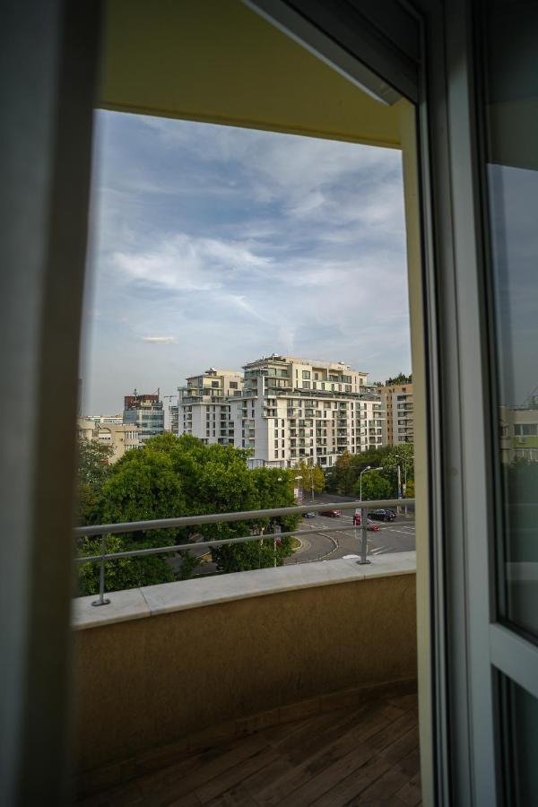 Penthouse With Huge Rooftop & Amazing City View Bukarest Kültér fotó