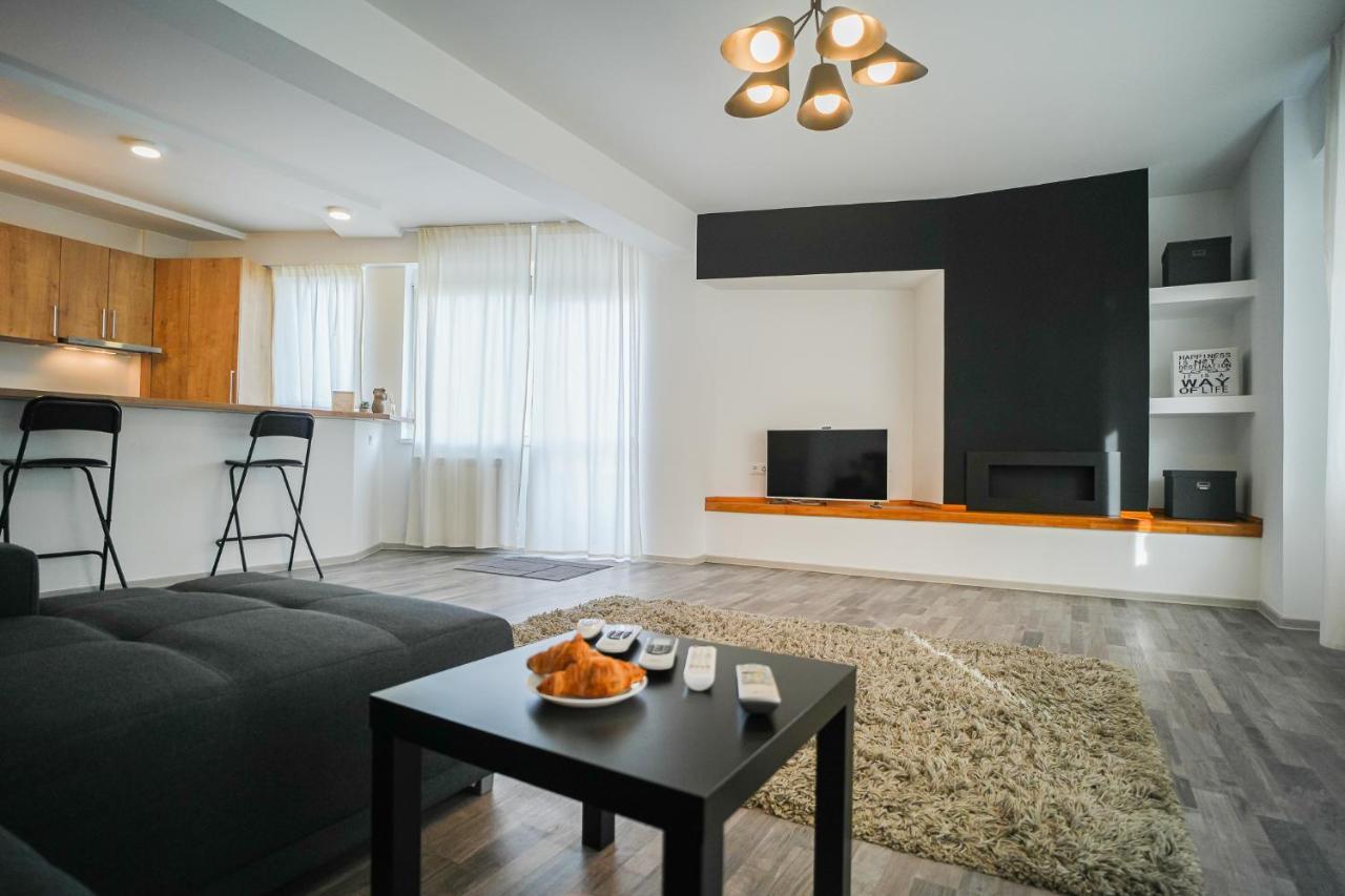 Penthouse With Huge Rooftop & Amazing City View Bukarest Kültér fotó