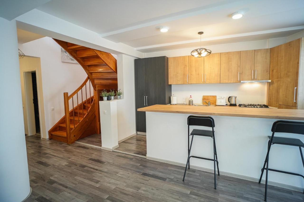Penthouse With Huge Rooftop & Amazing City View Bukarest Kültér fotó