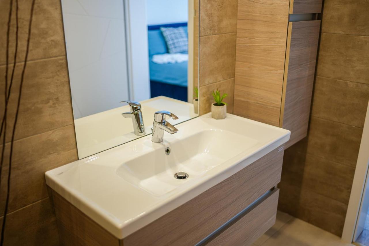 Penthouse With Huge Rooftop & Amazing City View Bukarest Kültér fotó