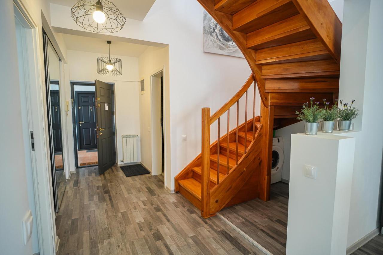 Penthouse With Huge Rooftop & Amazing City View Bukarest Kültér fotó